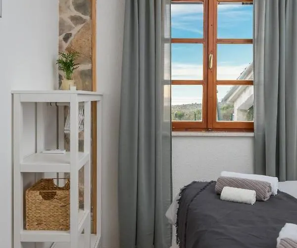 Family Friendly House With A Swimming Pool Stupin Celine, - 18194 בית נופש רוגוזניצה