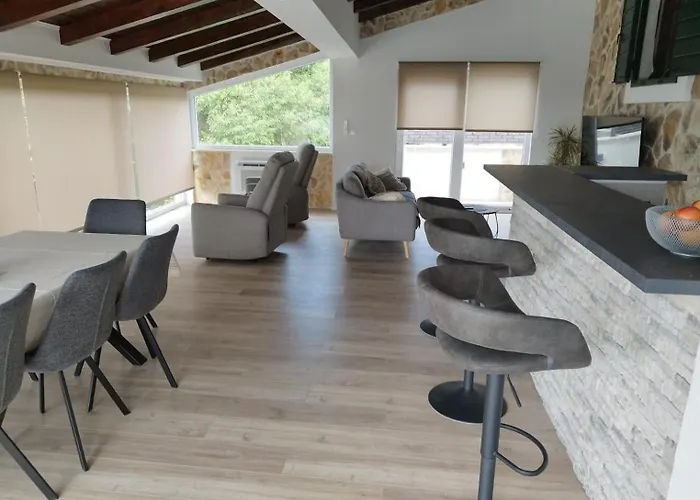 Family Friendly House With A Swimming Pool Stupin Celine, - 18194 בית נופש רוגוזניצה